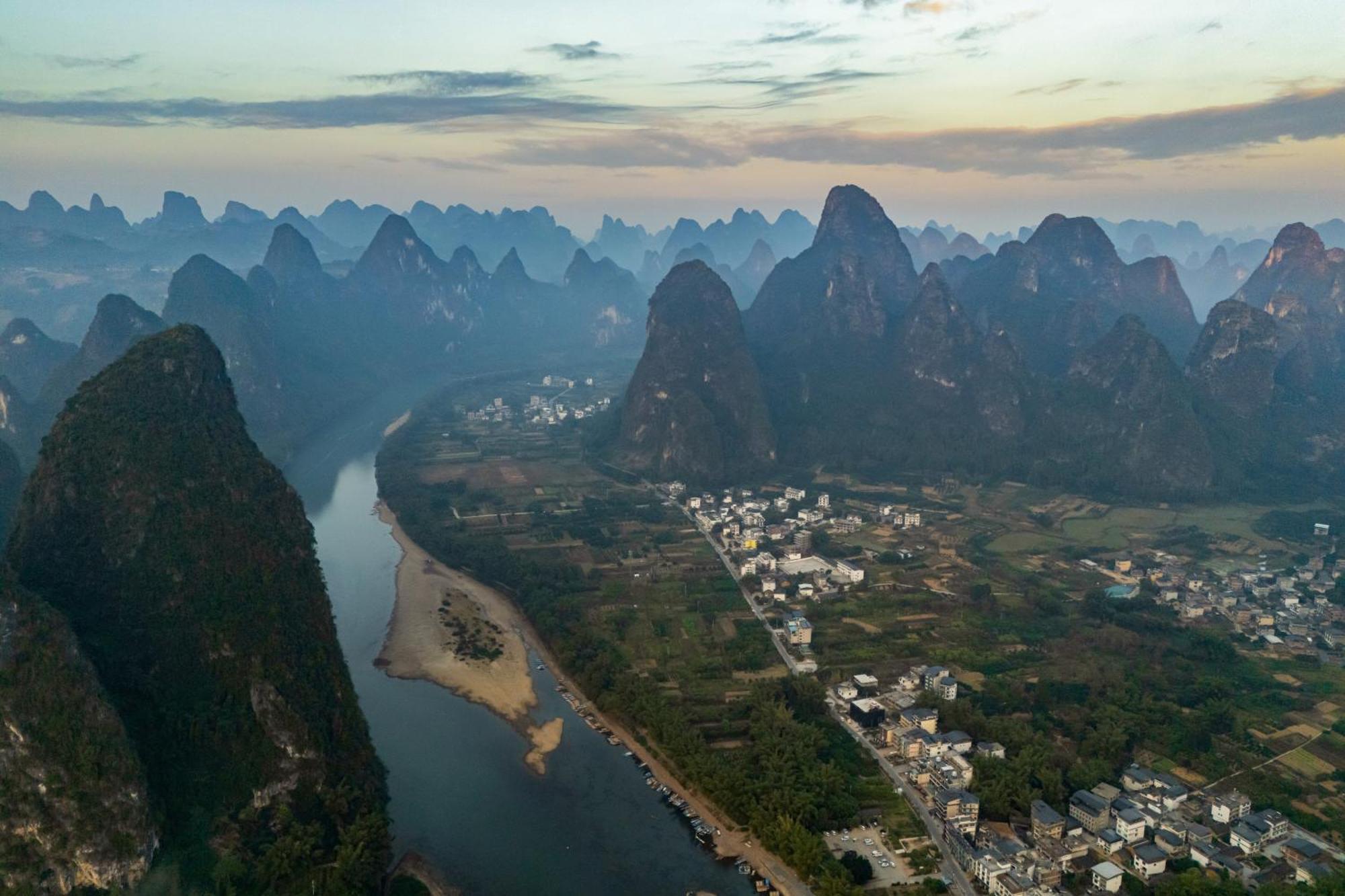 Leisure Courtyard Hotel Yangshuo-Free Shuttle Bus To Yangshuo Station Stay 2 Nights One Way ภายนอก รูปภาพ