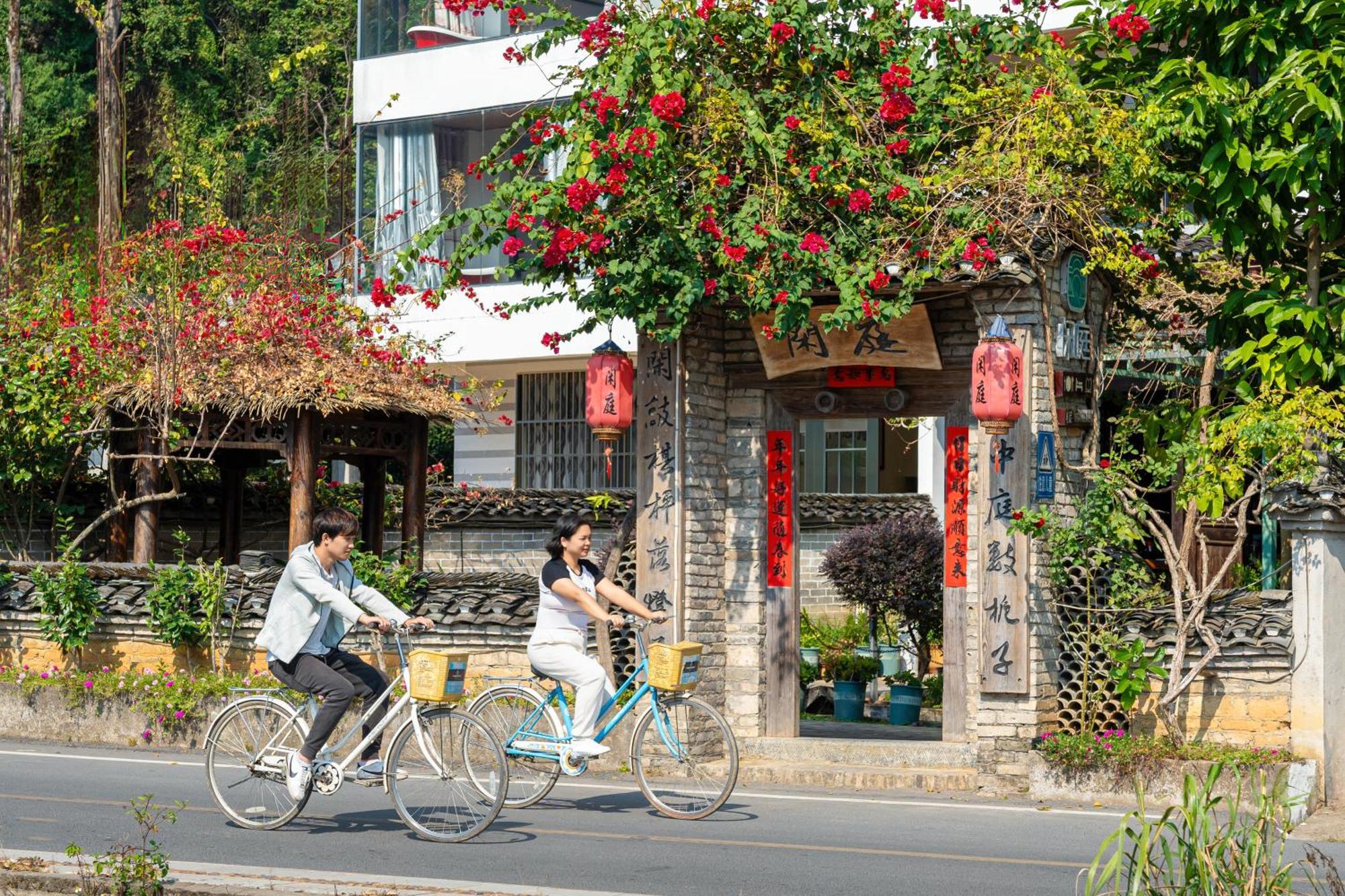 Leisure Courtyard Hotel Yangshuo-Free Shuttle Bus To Yangshuo Station Stay 2 Nights One Way ภายนอก รูปภาพ