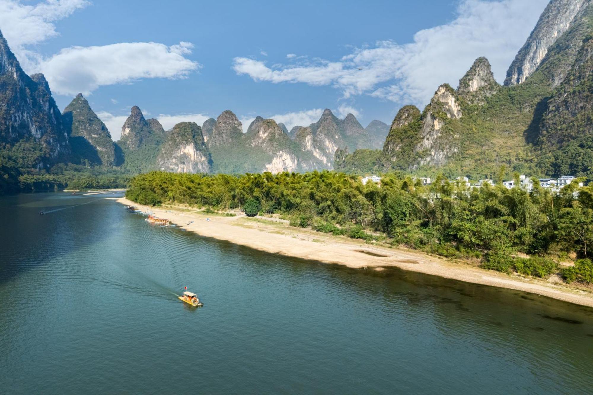 Leisure Courtyard Hotel Yangshuo-Free Shuttle Bus To Yangshuo Station Stay 2 Nights One Way ภายนอก รูปภาพ
