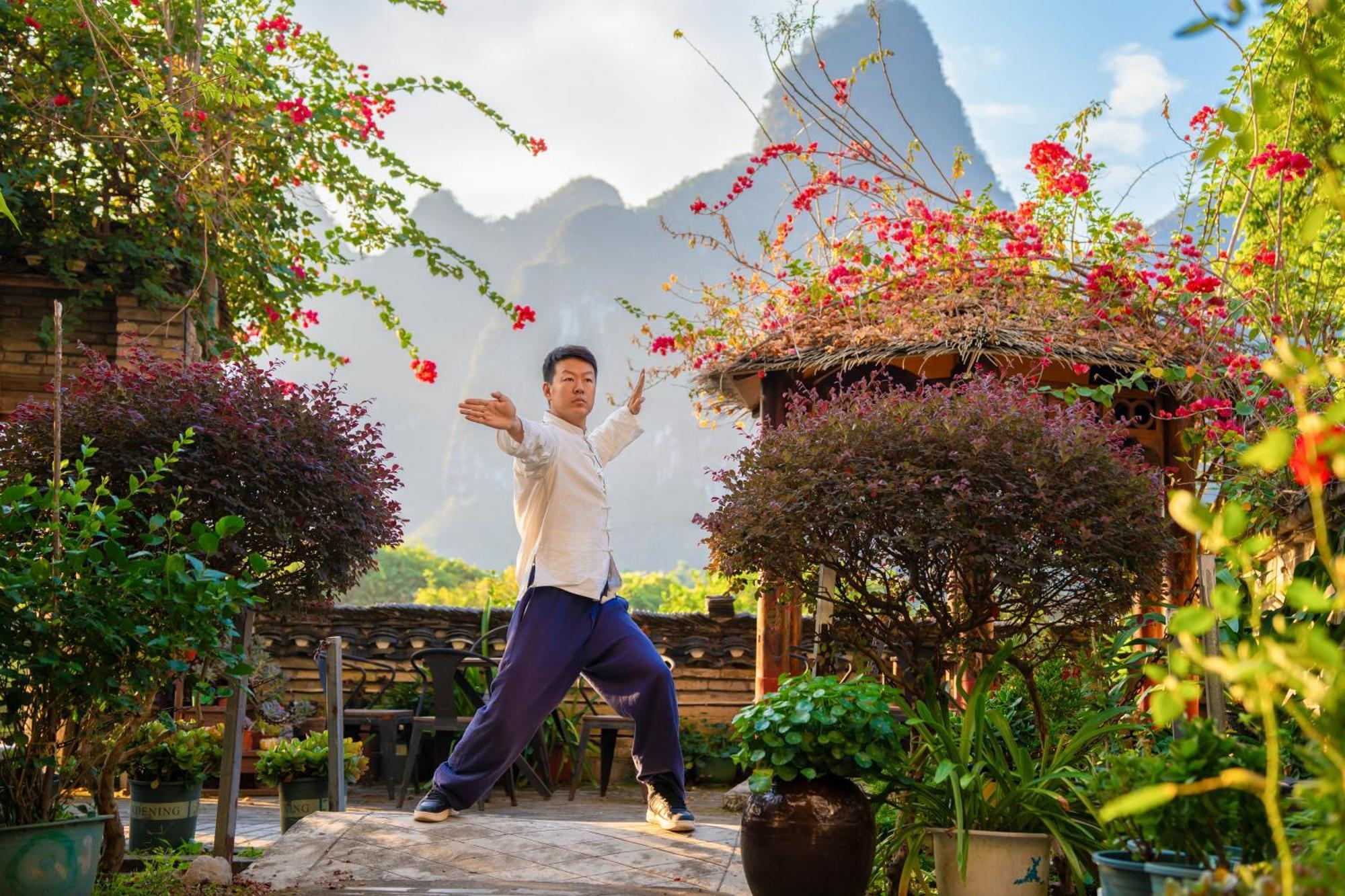 Leisure Courtyard Hotel Yangshuo-Free Shuttle Bus To Yangshuo Station Stay 2 Nights One Way ภายนอก รูปภาพ